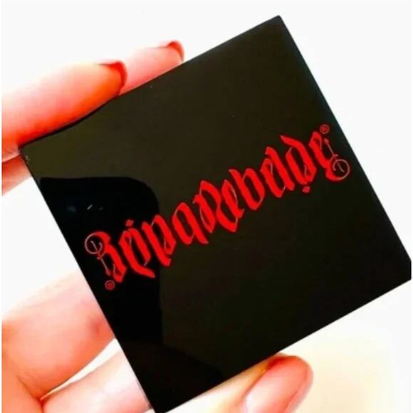 Reina Rebelde On Your Face Finishing Powder in Perla Deluxe Travel Size - Picture 2 of 5